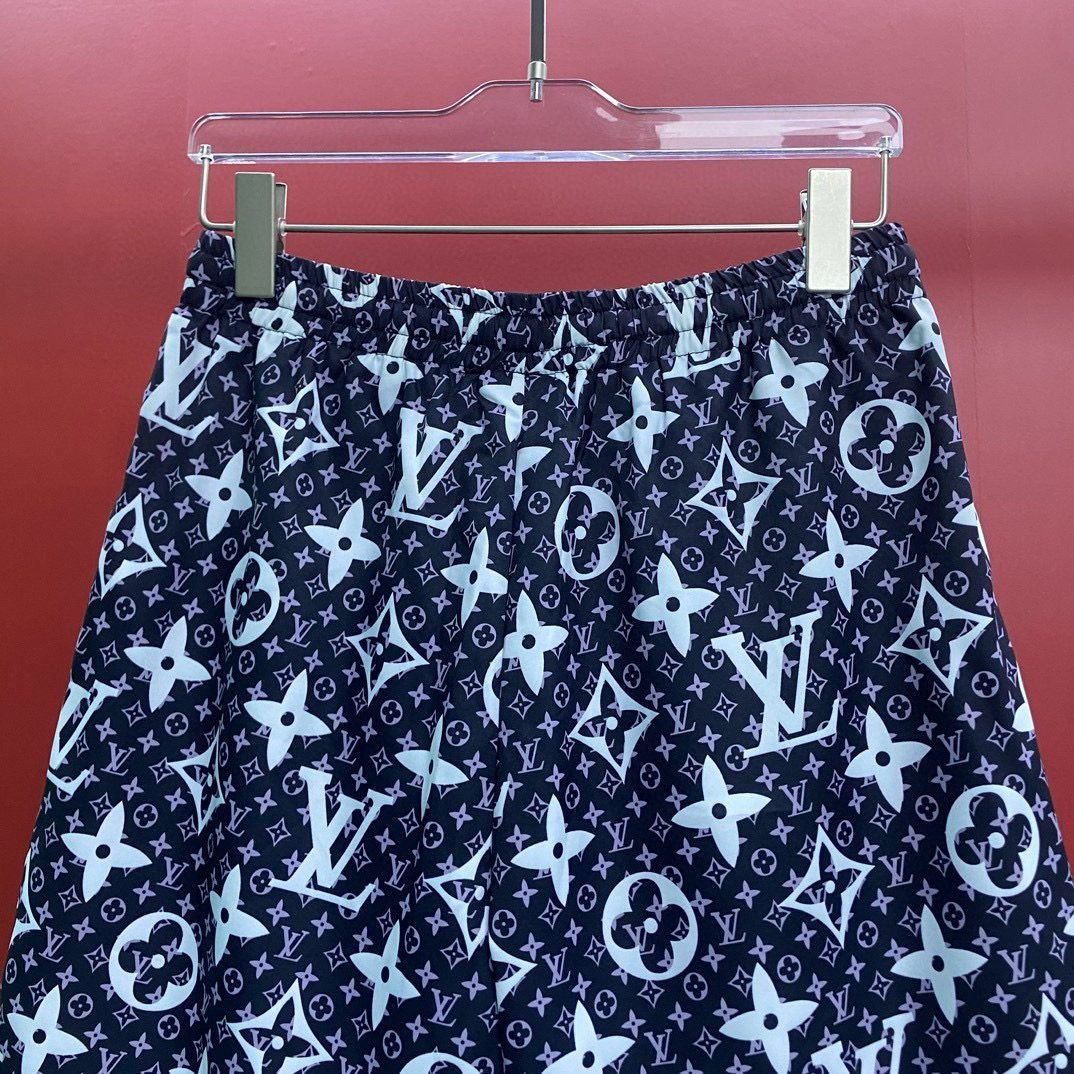 LV SHORTS - Image 7