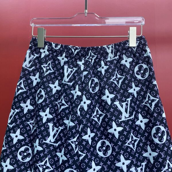 LV SHORTS - Image 8