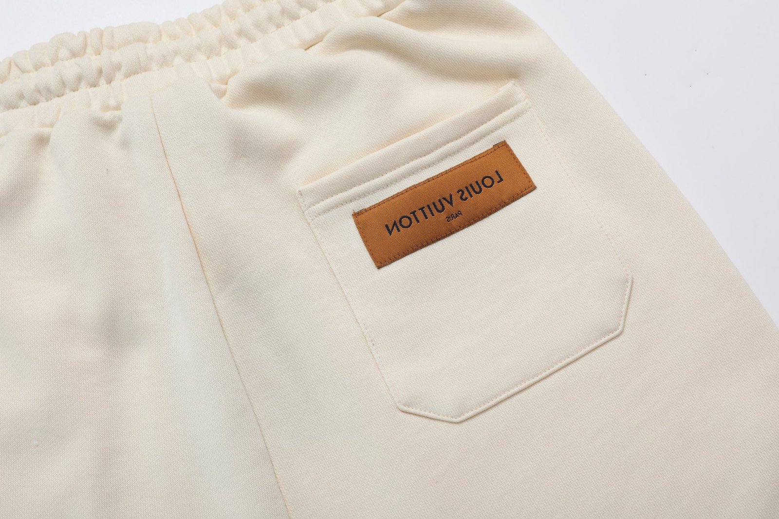 LV SHORTS - Image 7