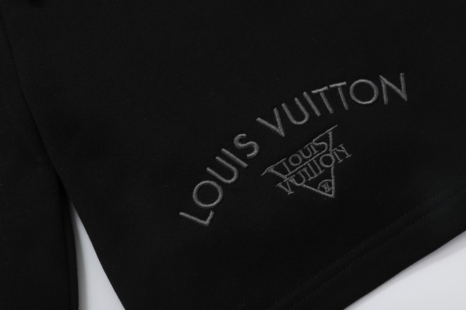 LV SHORTS - Image 3