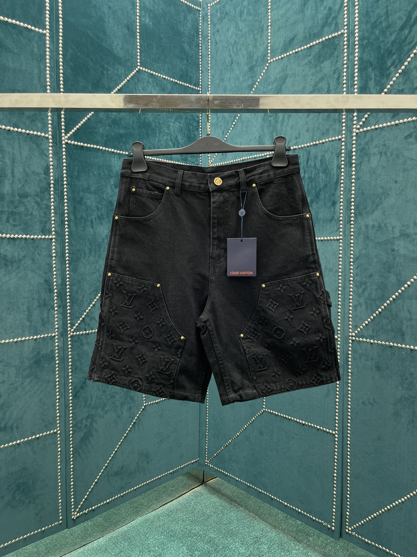 LV SHORTS - Image 2