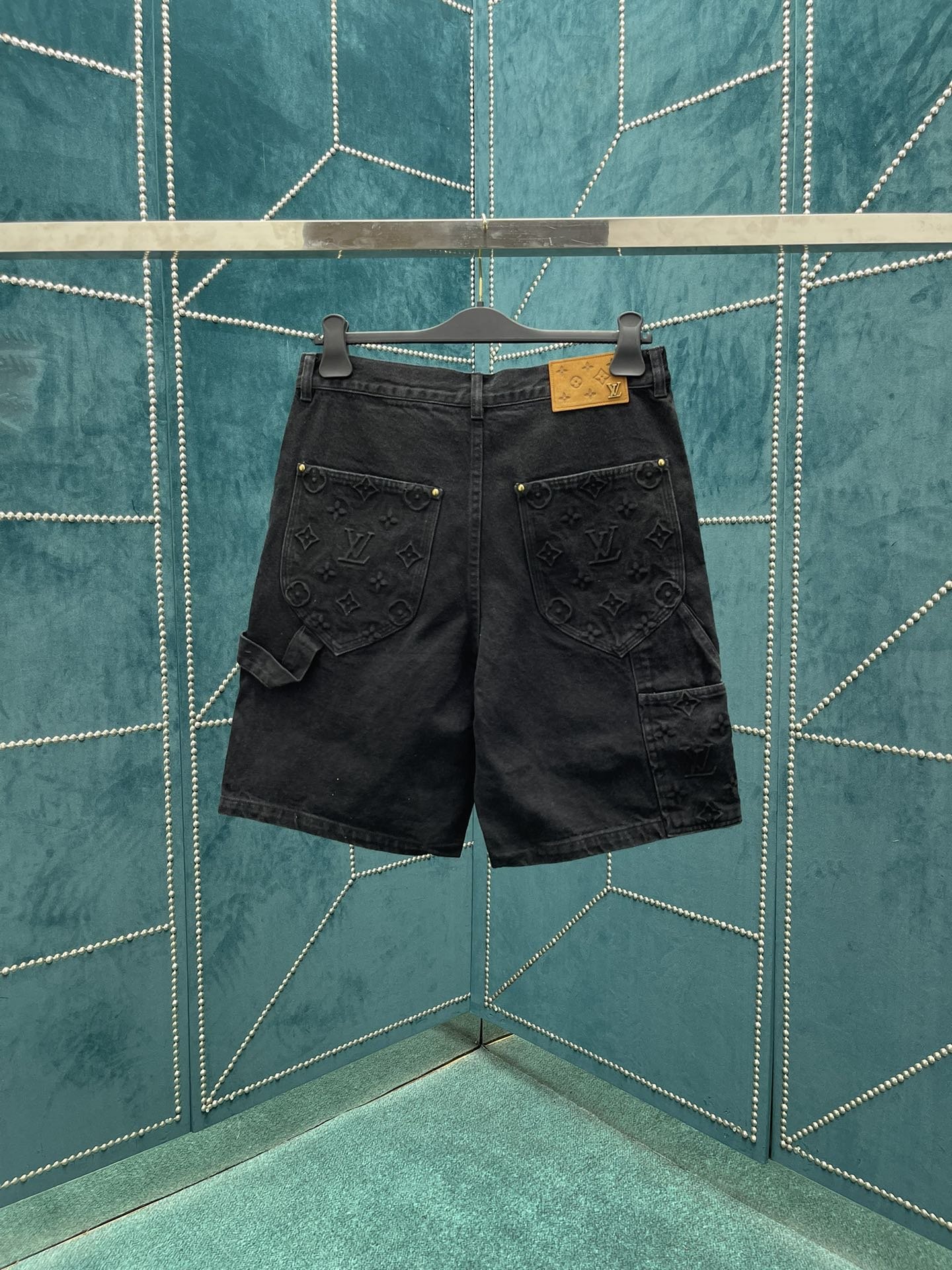 LV SHORTS - Image 3