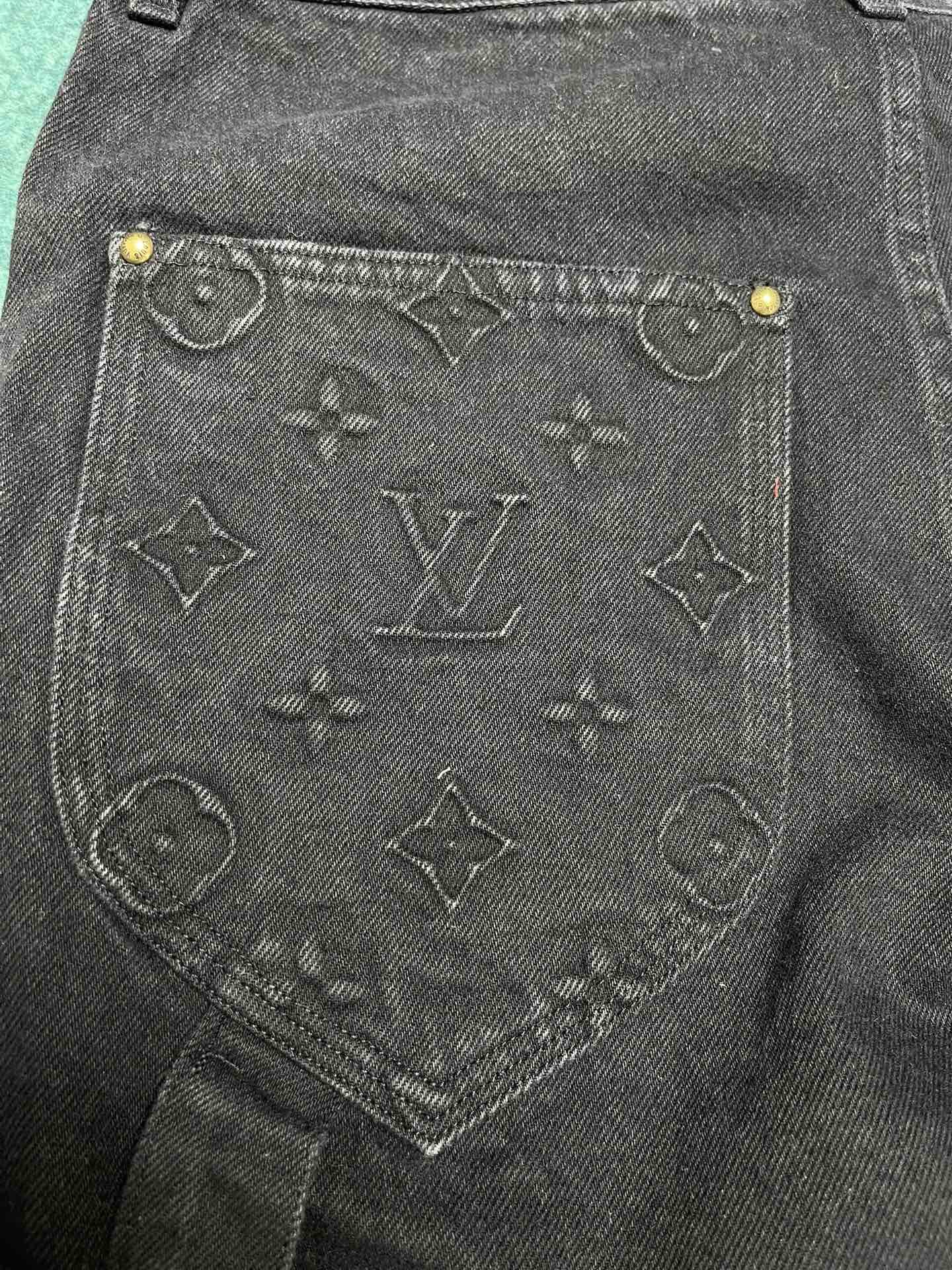 LV SHORTS - Image 5