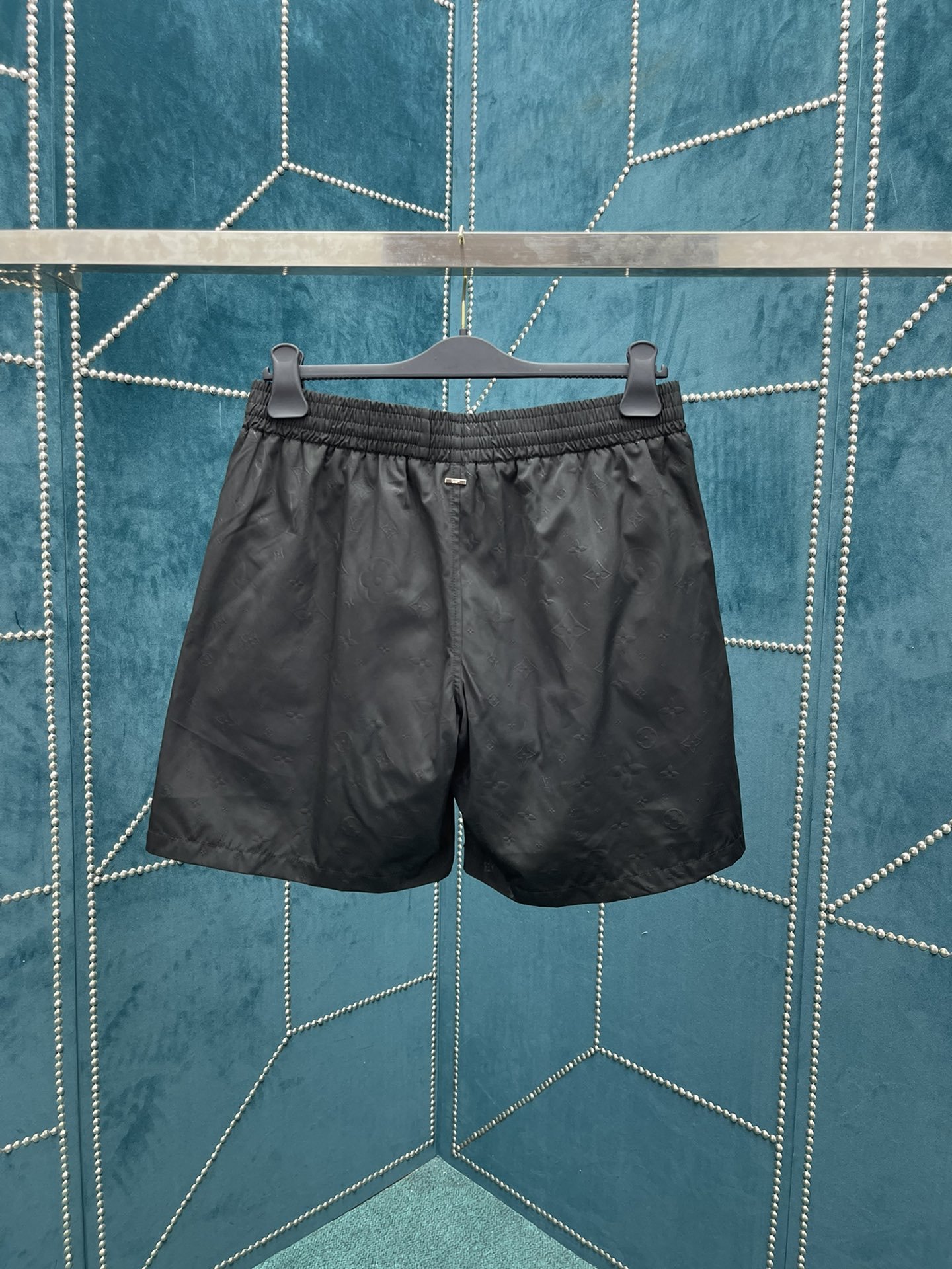 LV SHORTS - Image 3