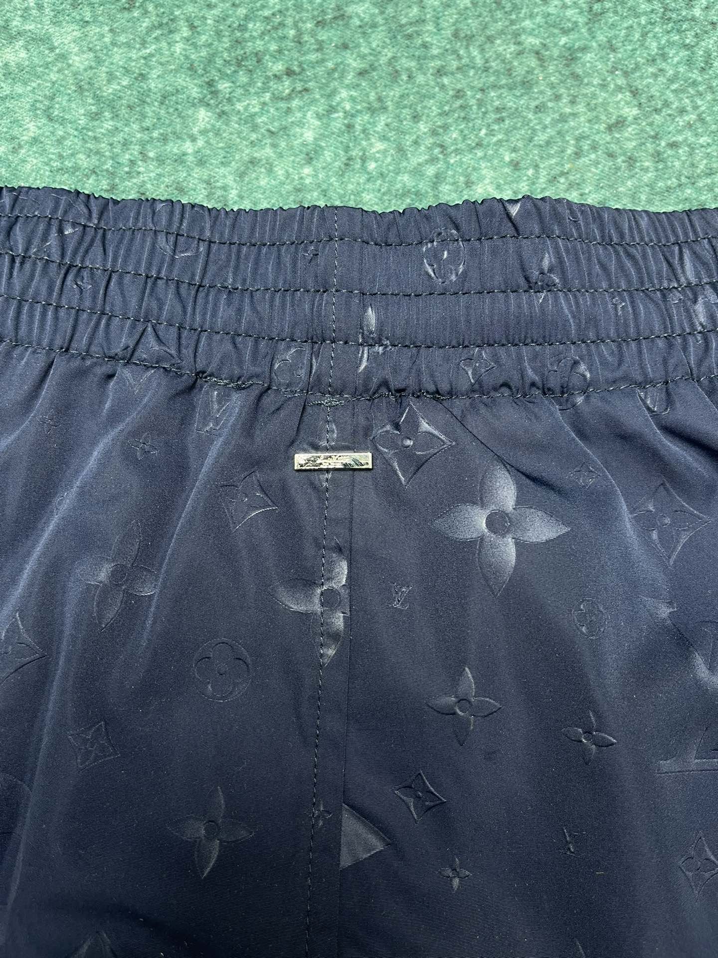 LV SHORTS - Image 5
