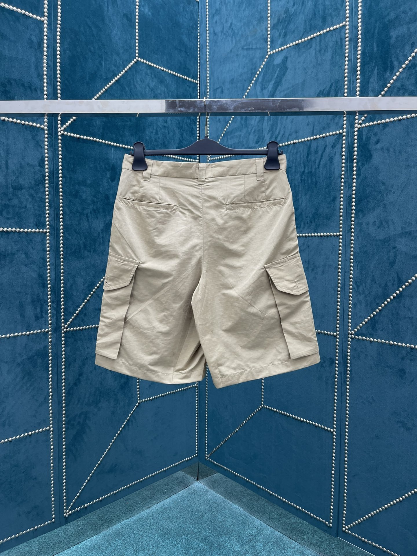 LV SHORTS - Image 3