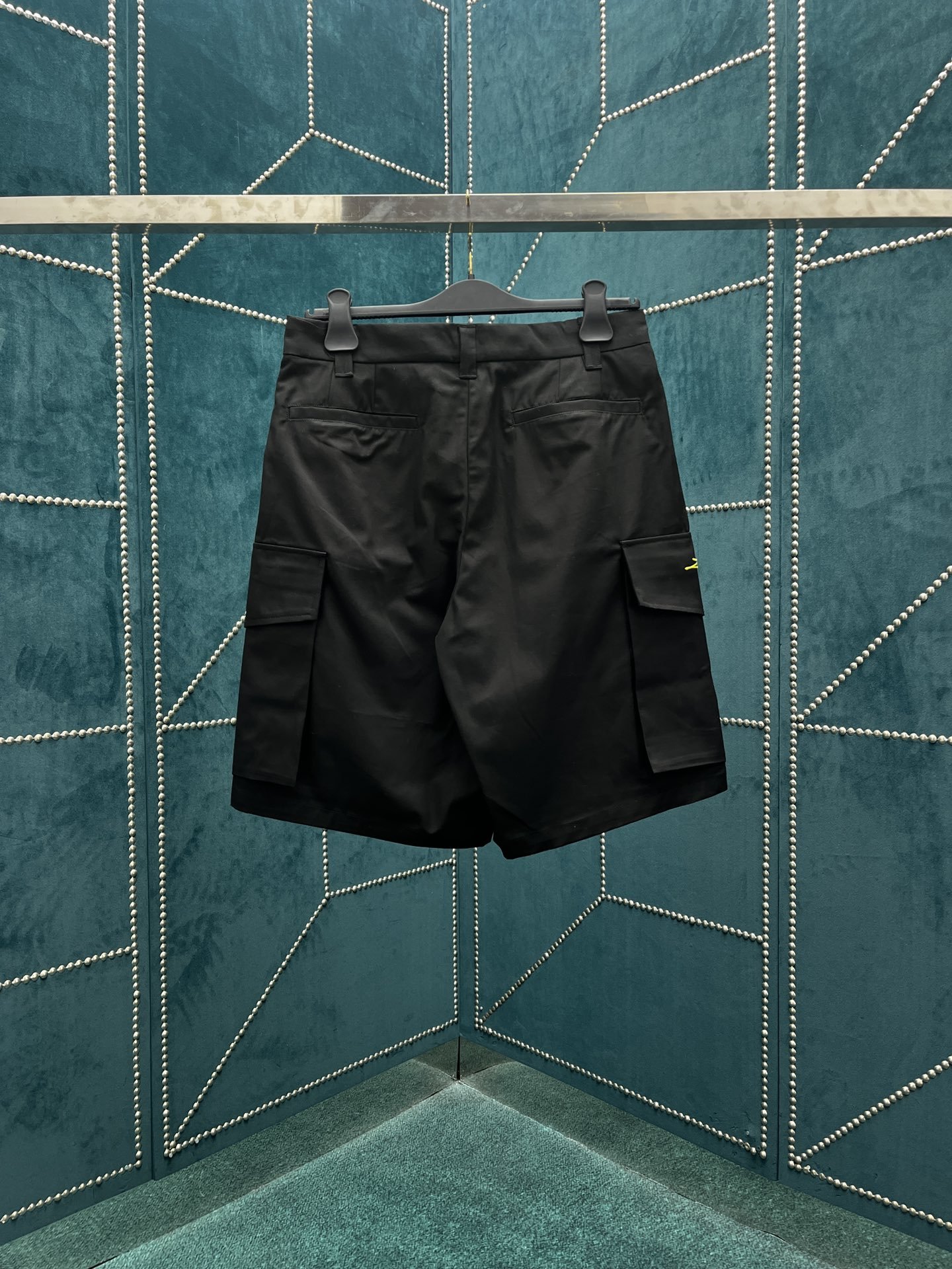 LV SHORTS - Image 3