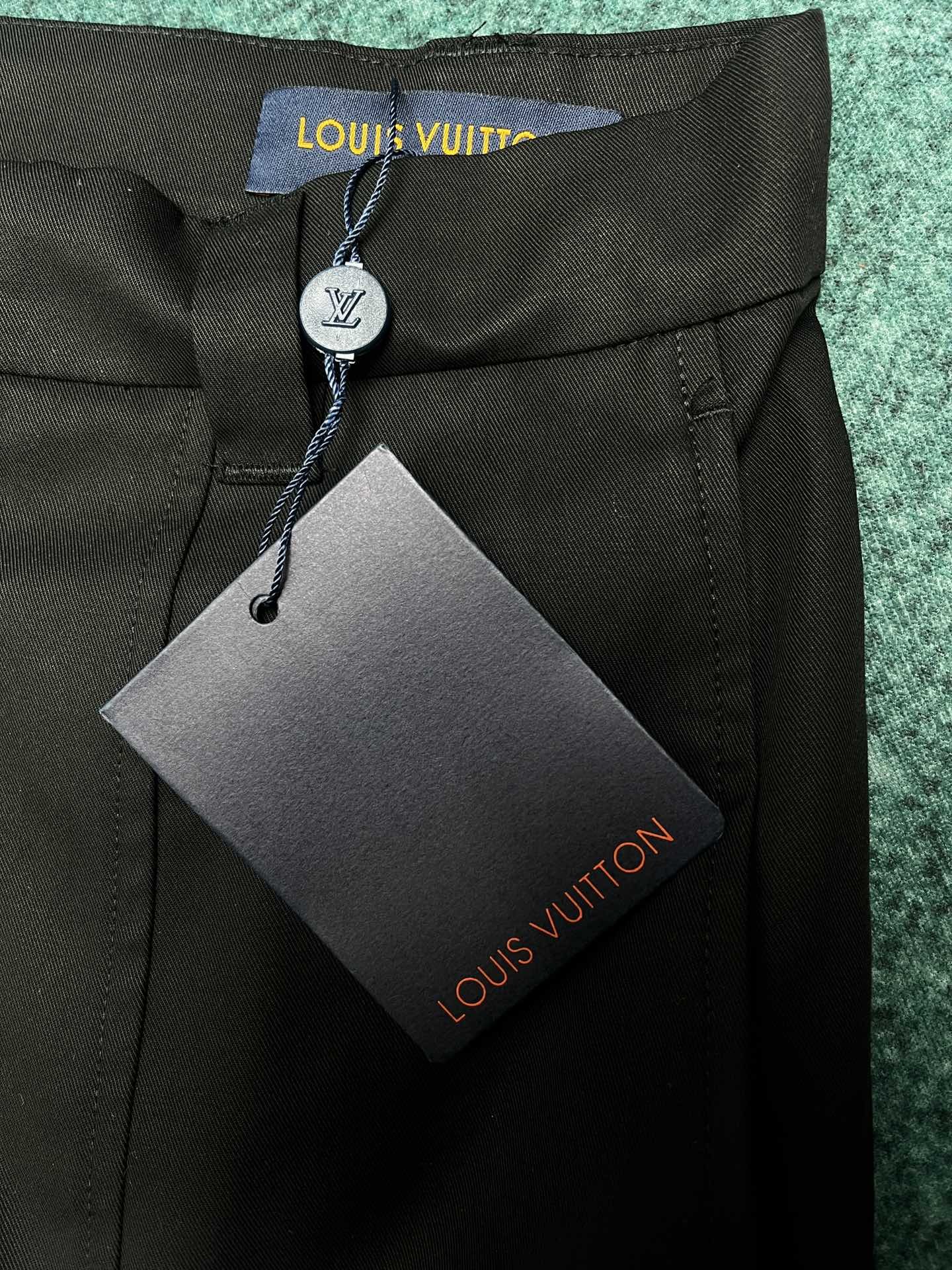 LV SHORTS - Image 7