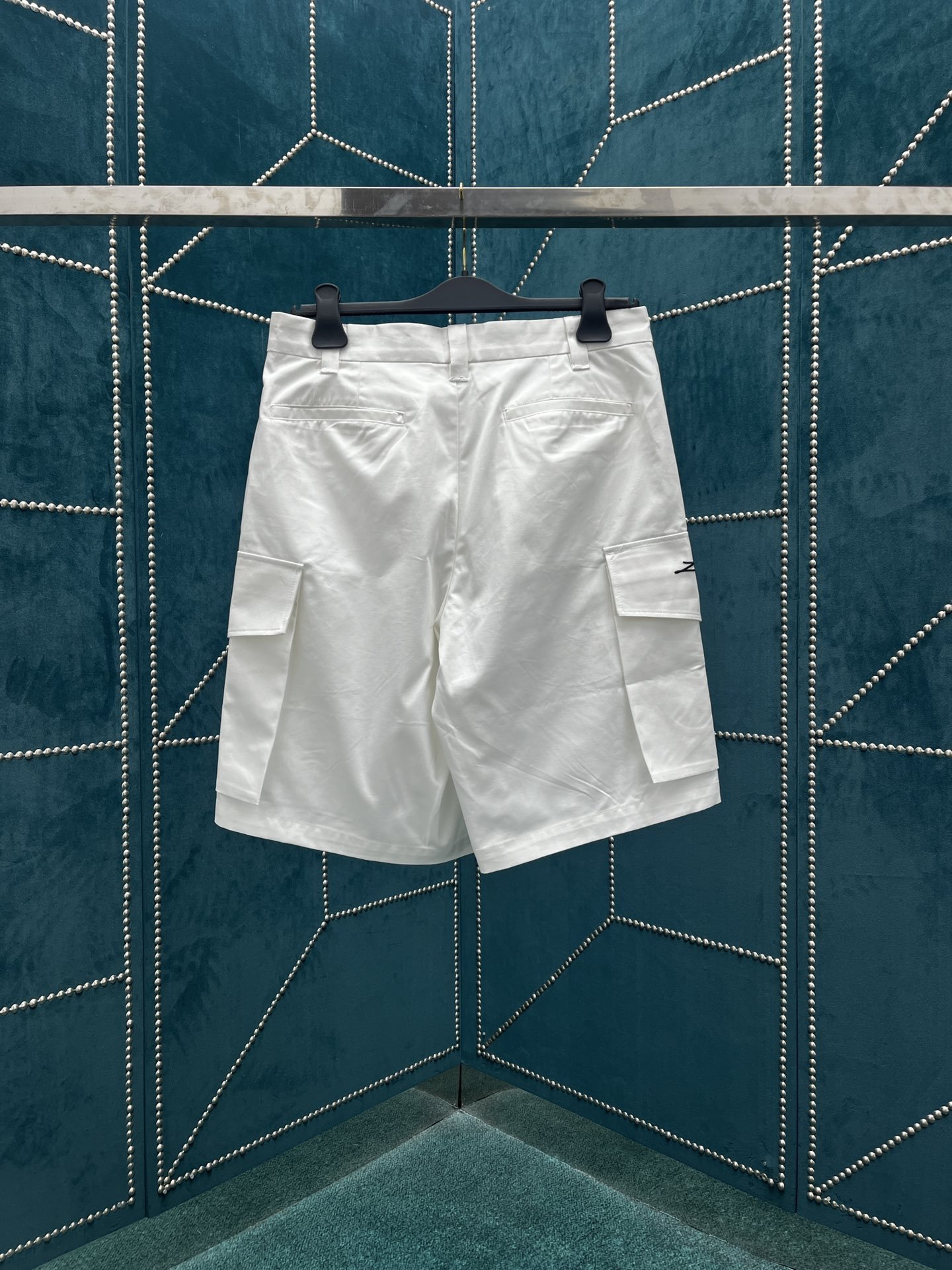 LV SHORTS - Image 3