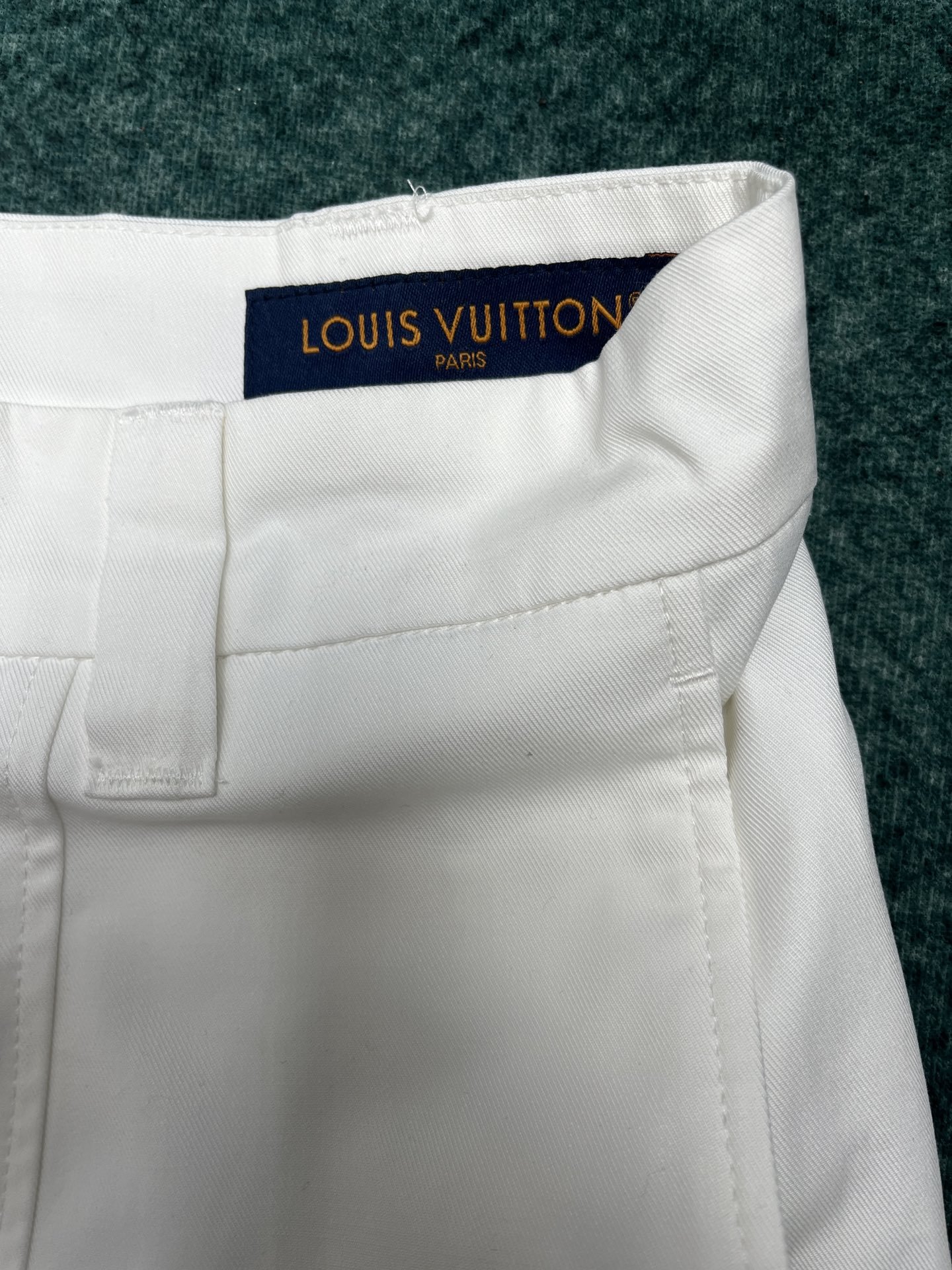 LV SHORTS - Image 7