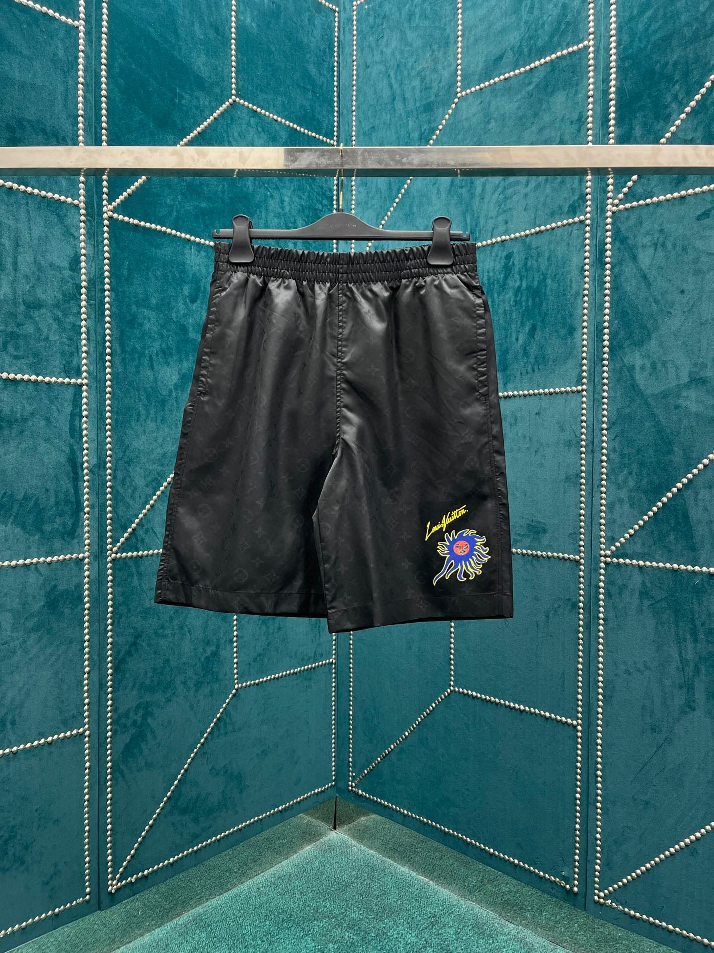 LV SHORTS - Image 2