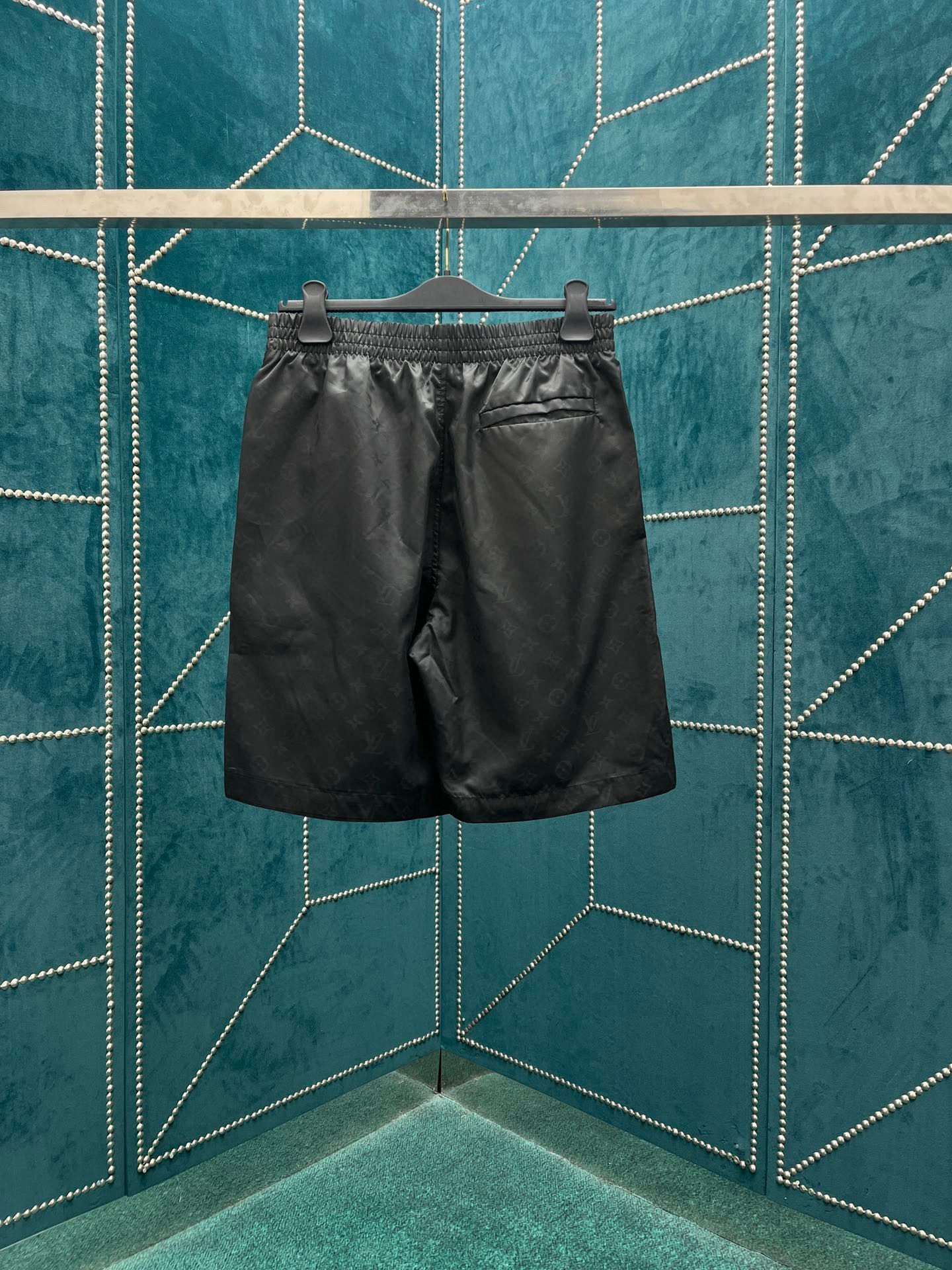 LV SHORTS - Image 3