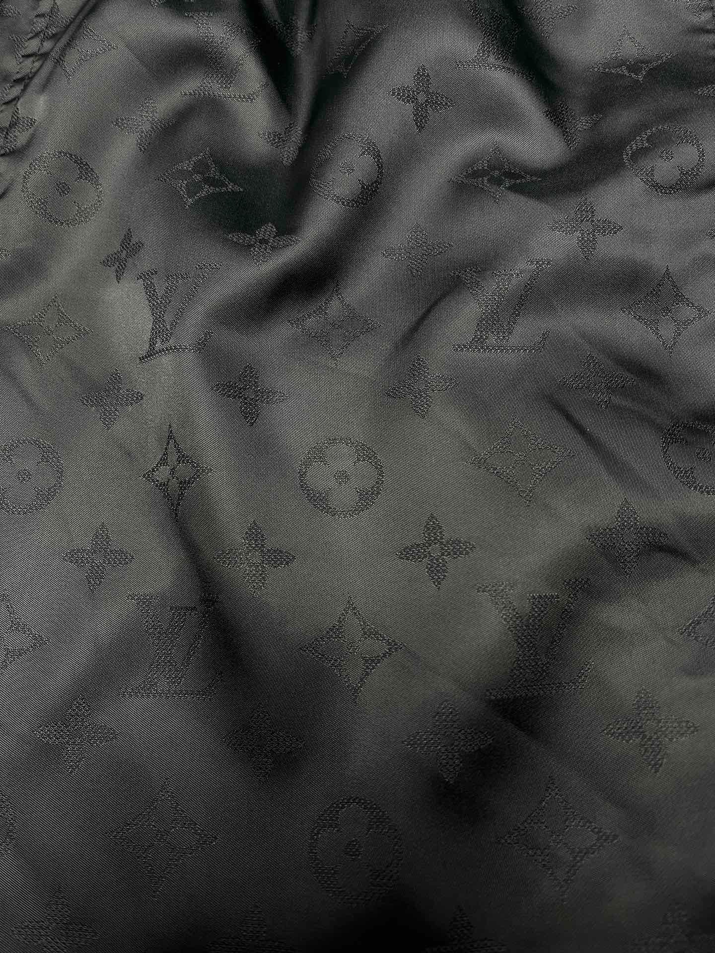 LV SHORTS - Image 5