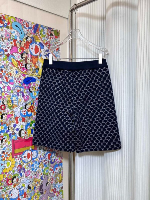 LV SHORTS - Image 4