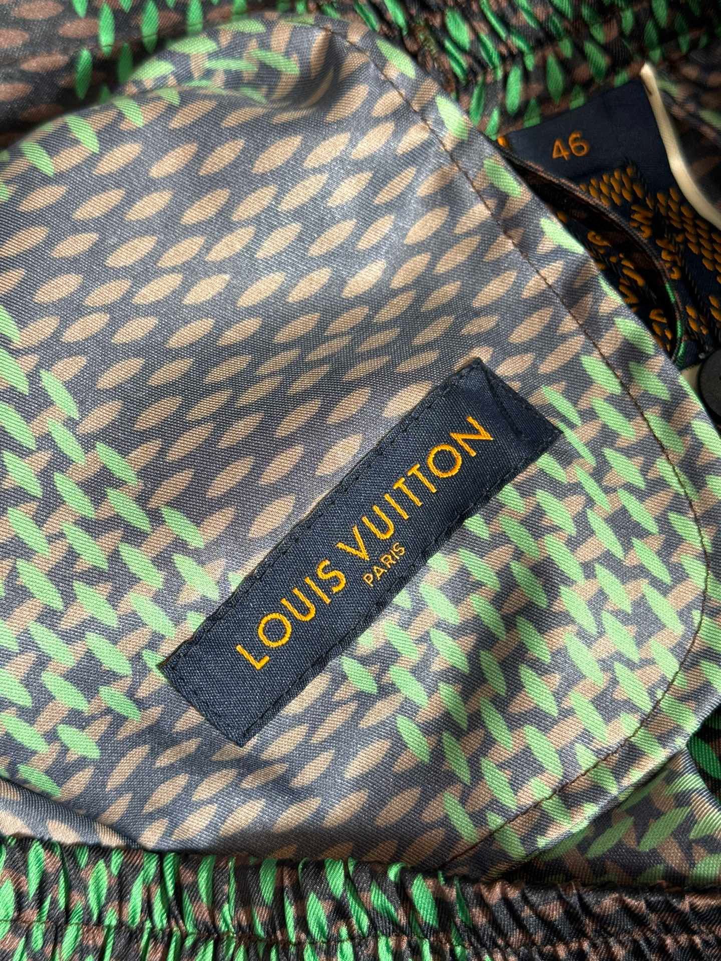 LV SHORTS - Image 7