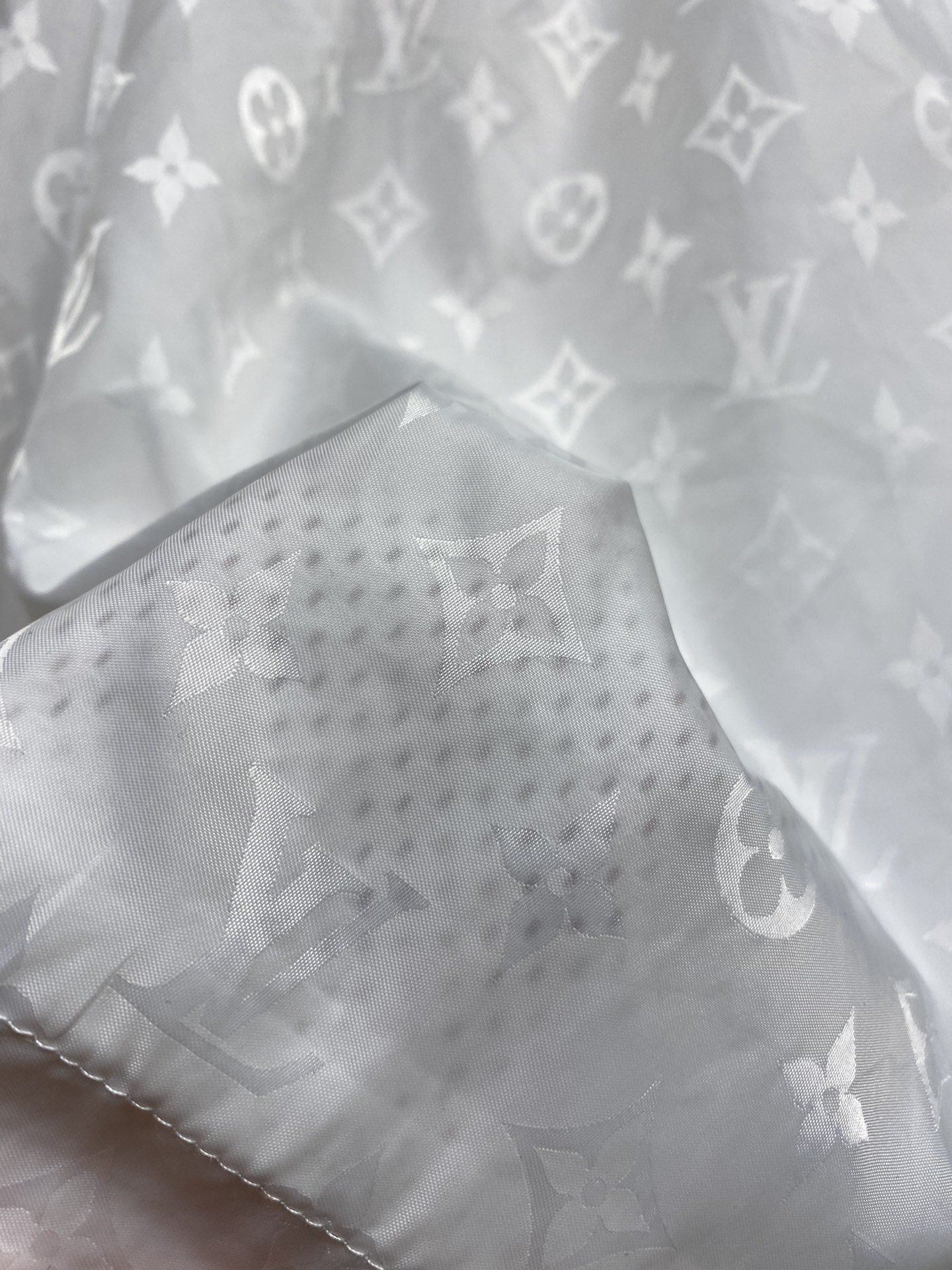 LV SHORTS - Image 7