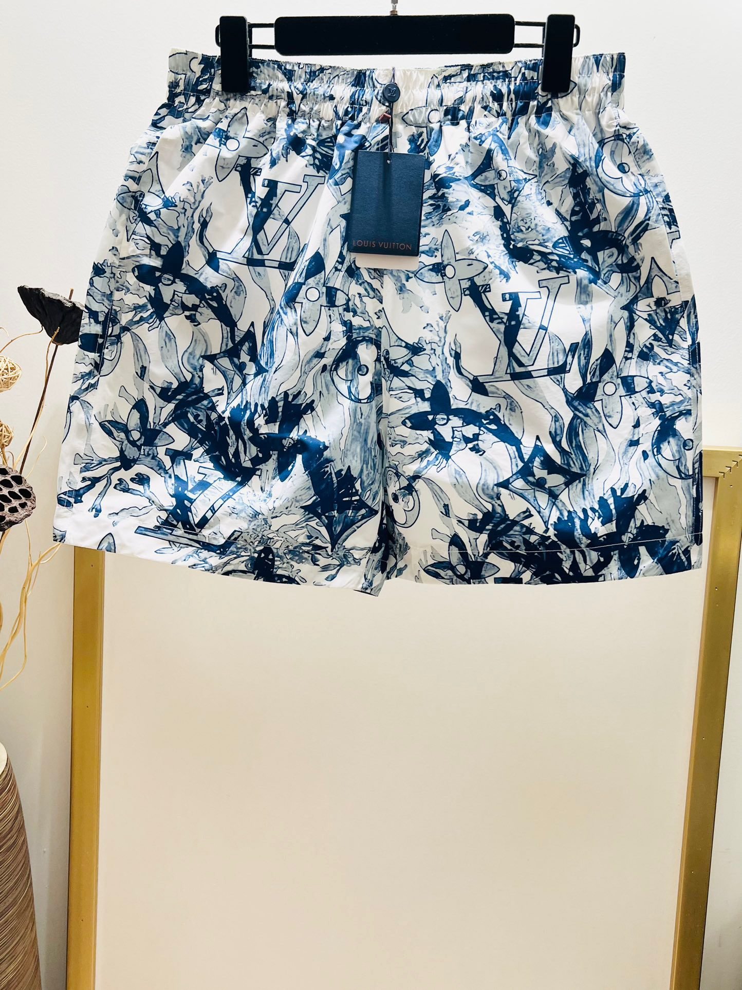 LV SHORTS - Image 2