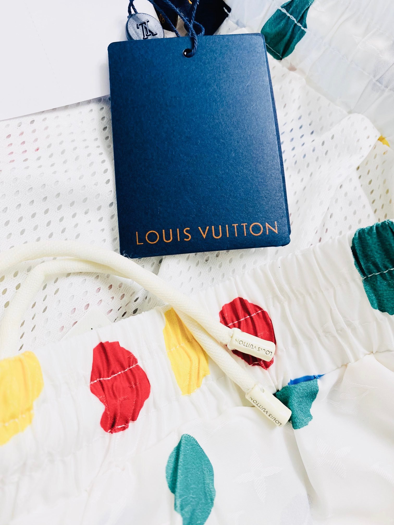LV SHORTS - Image 7