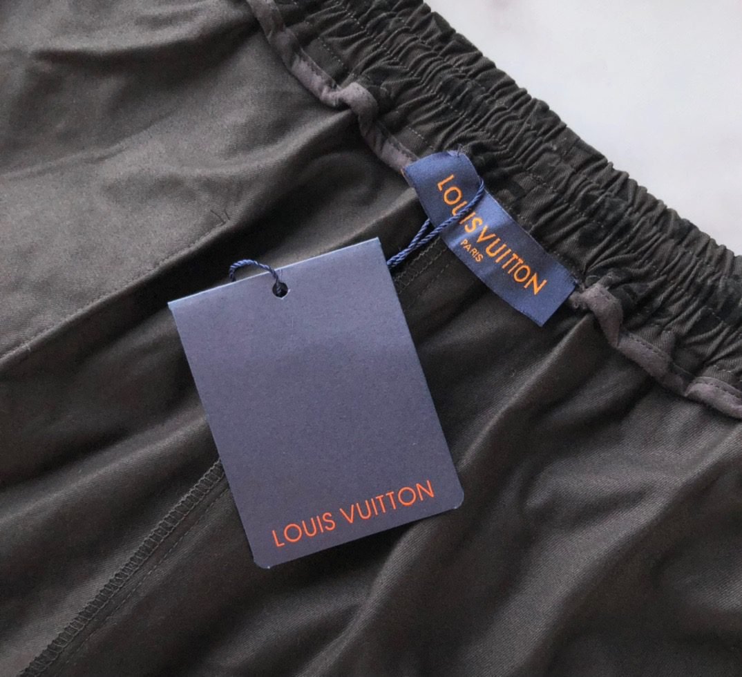LV SHORTS - Image 7