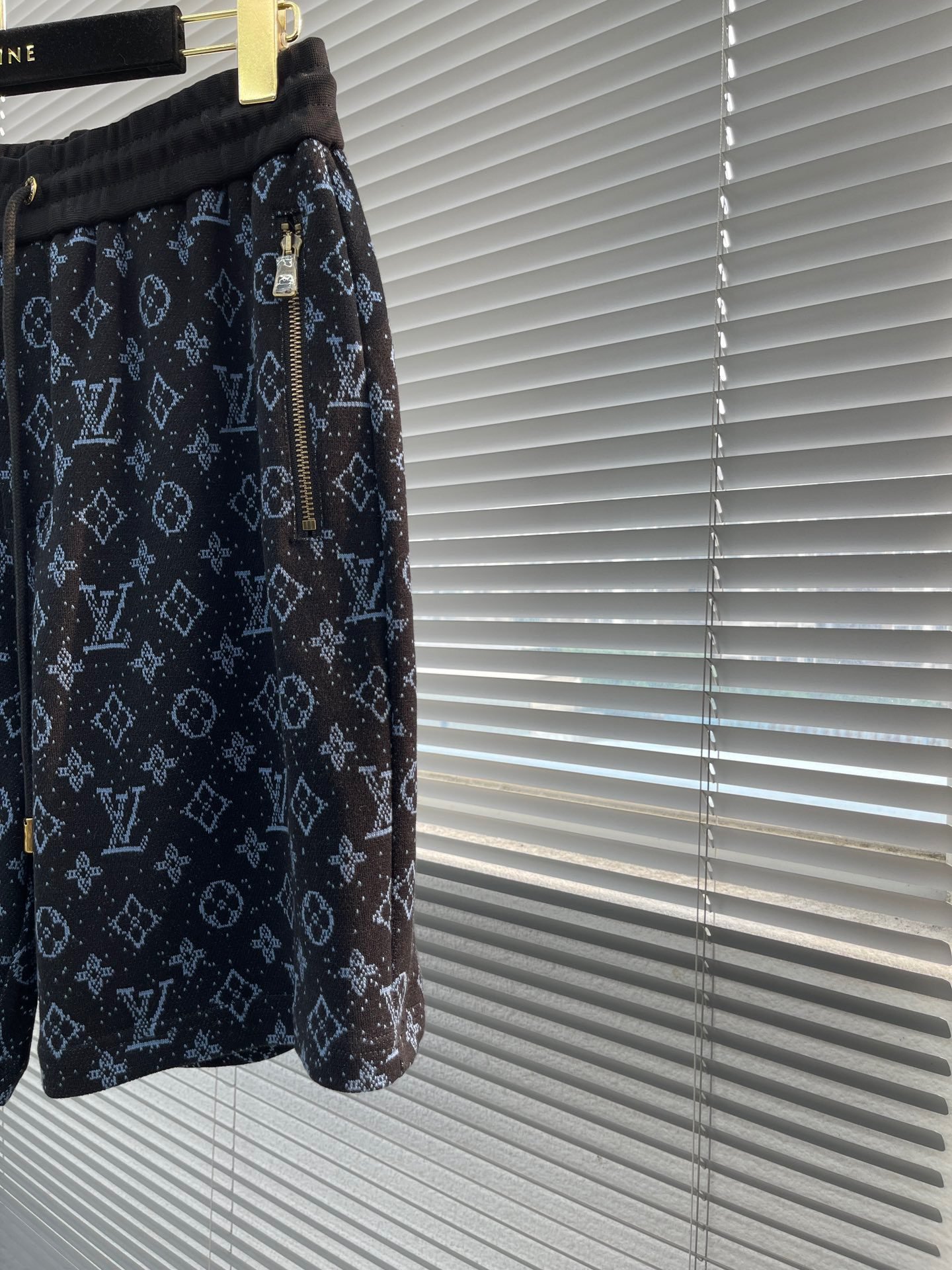 LV SHORTS - Image 3