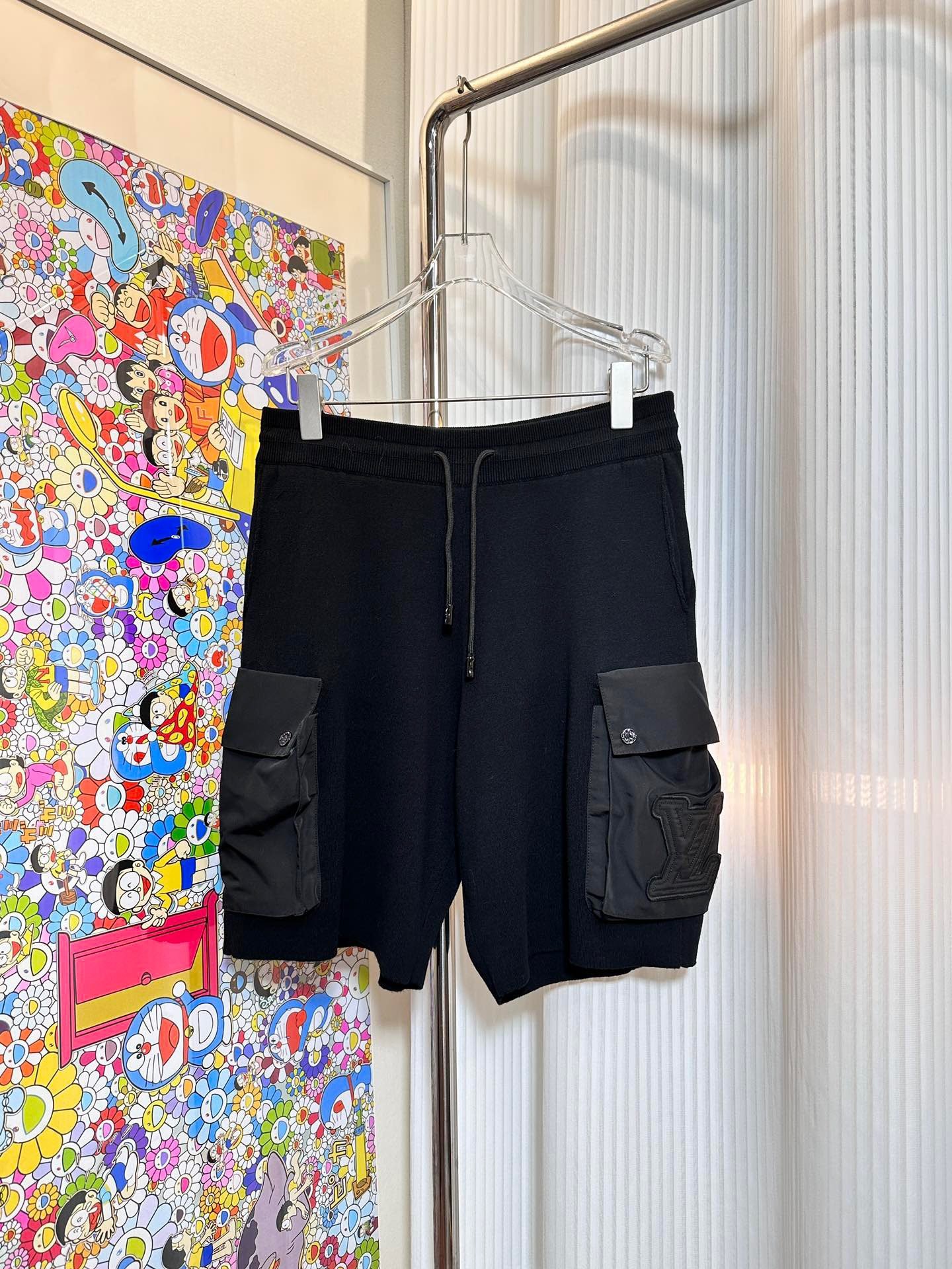 LV SHORTS - Image 2