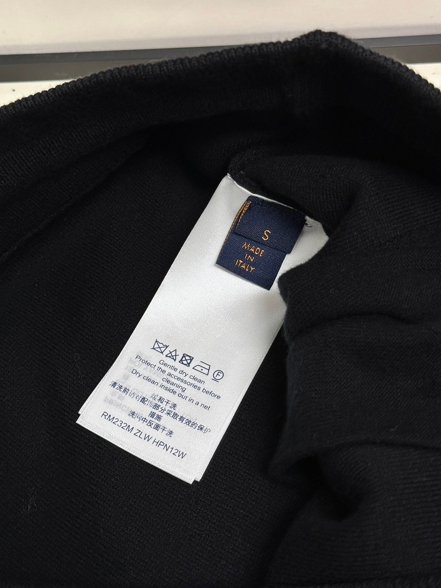 LV SHORTS - Image 7