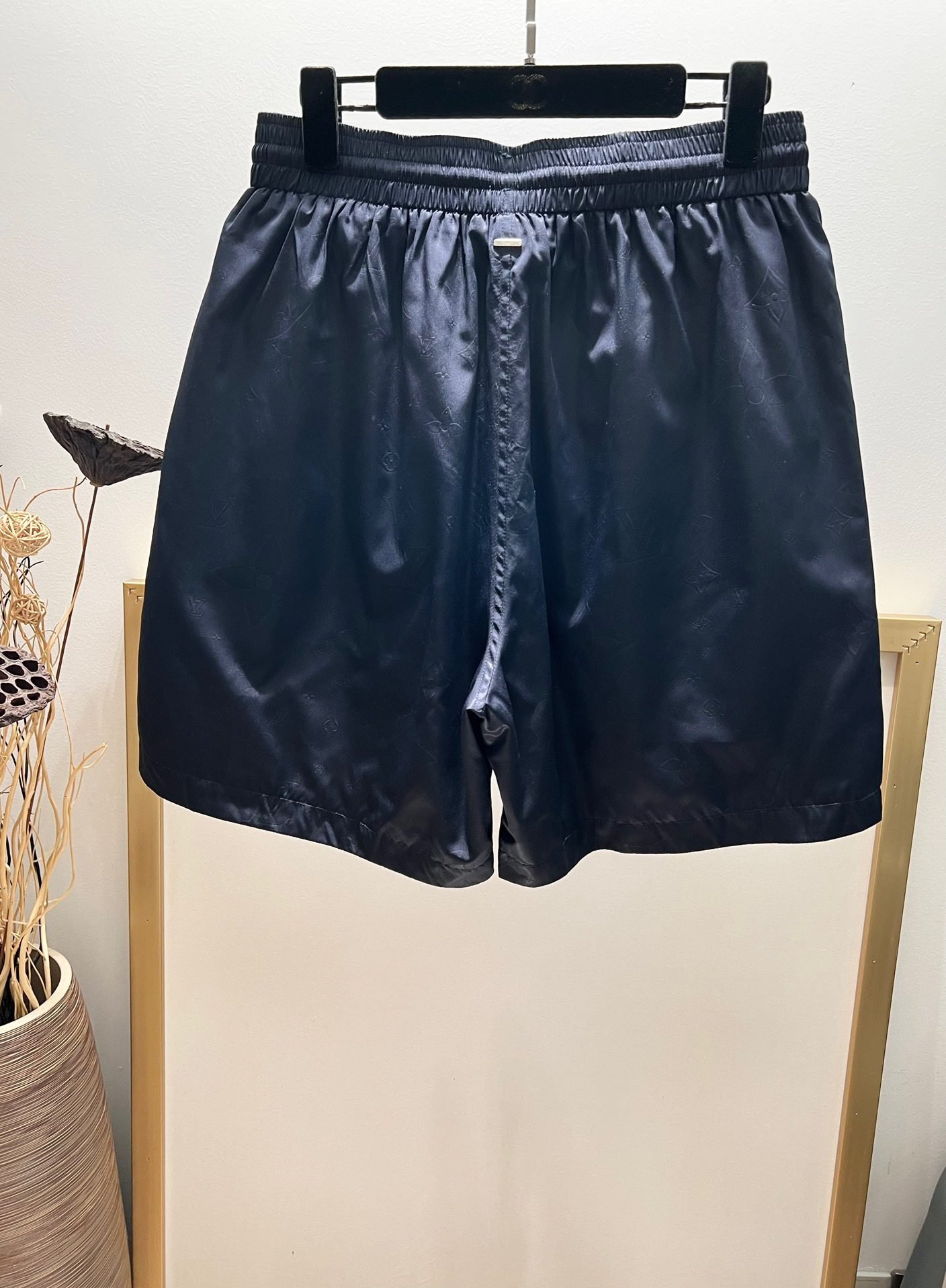 LV SHORTS - Image 3