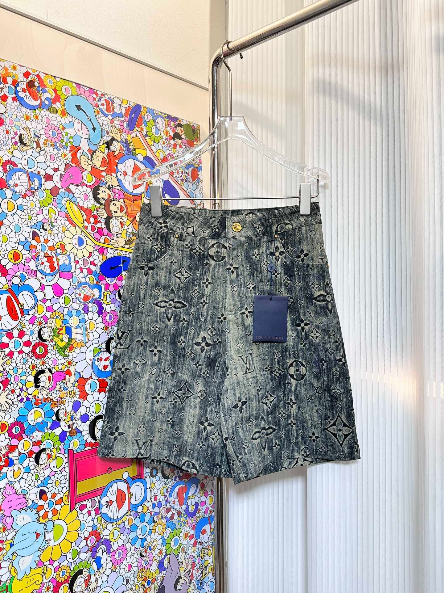 LV SHORTS - Image 2