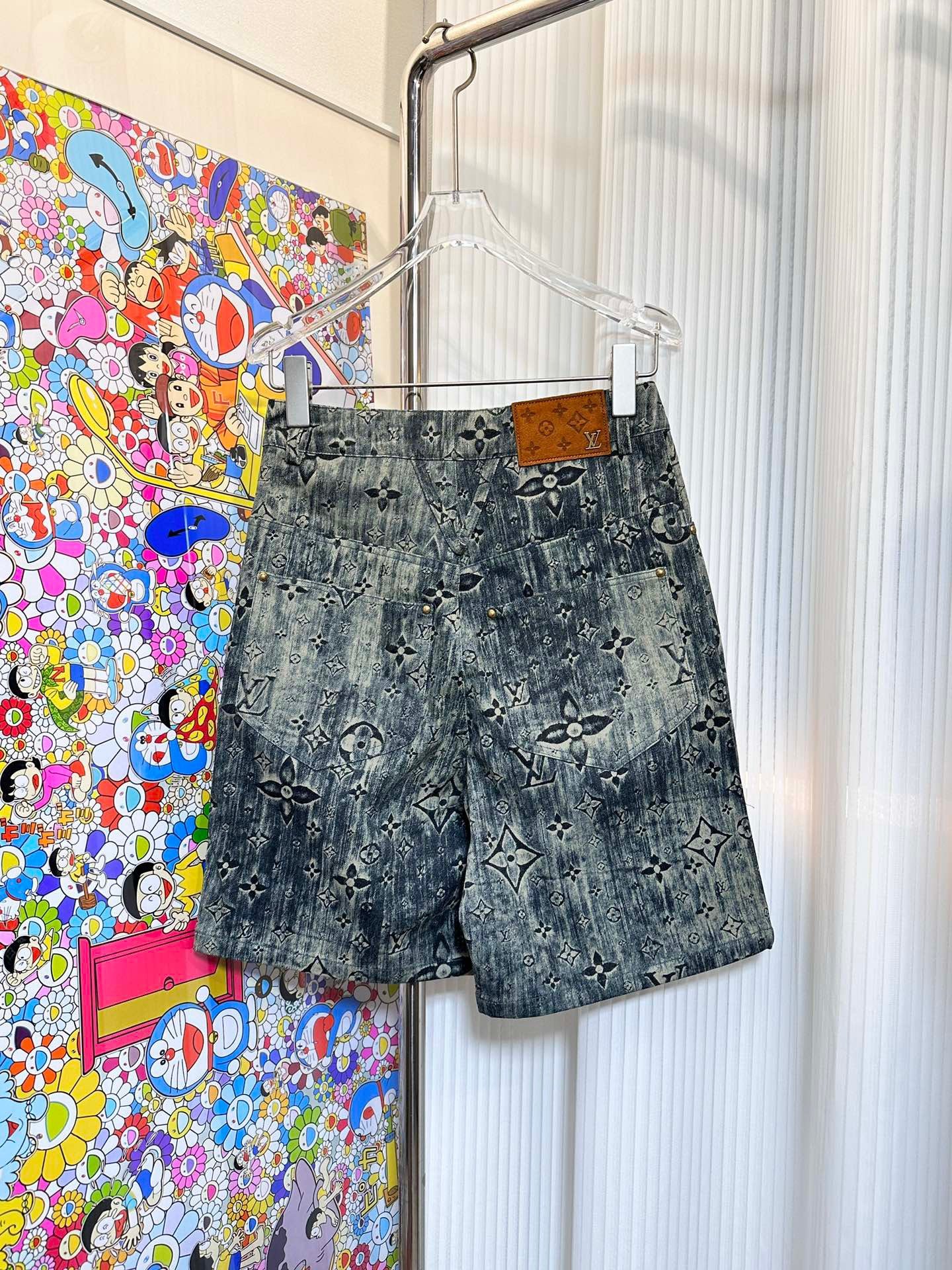 LV SHORTS - Image 3