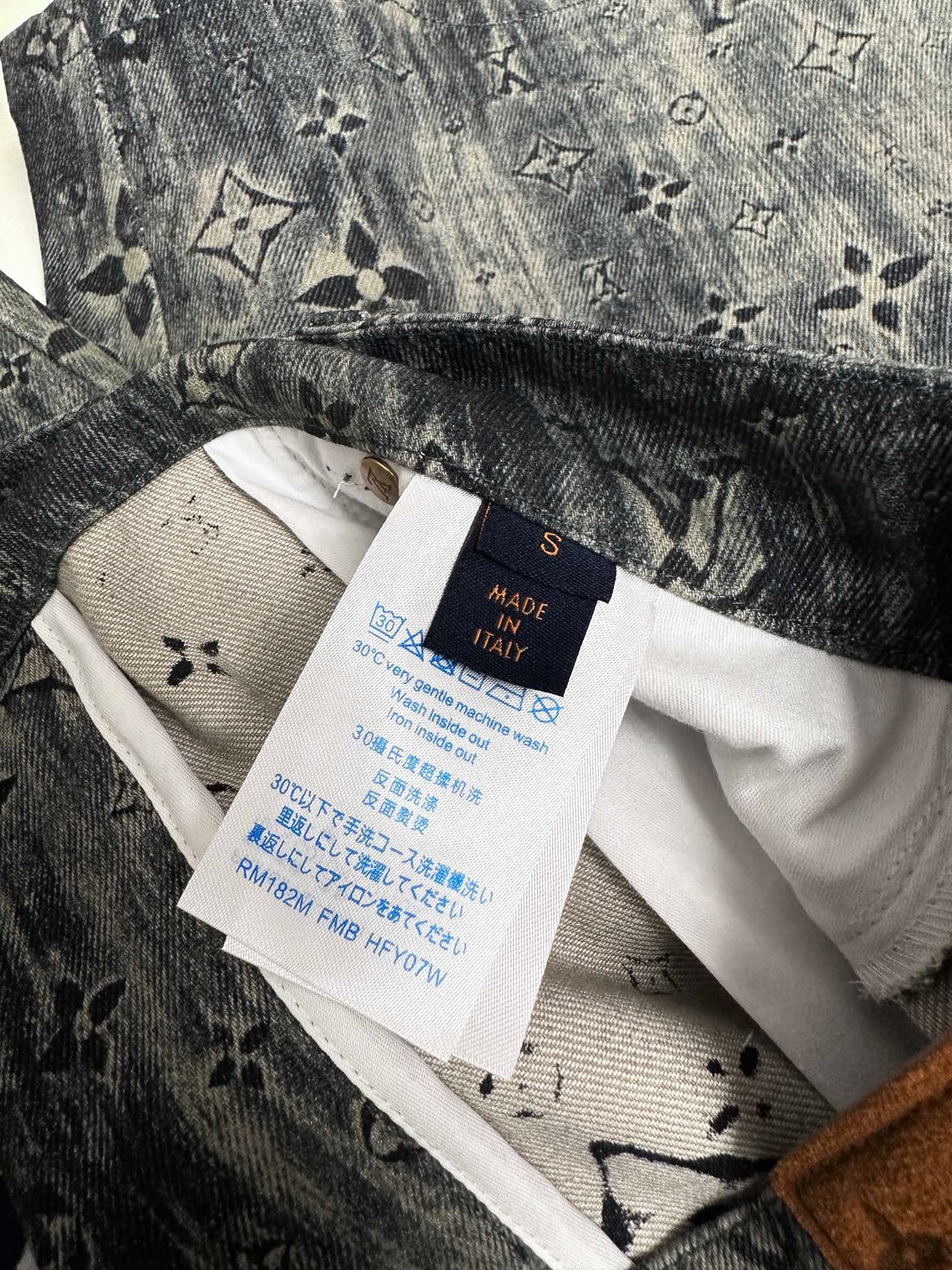 LV SHORTS - Image 5
