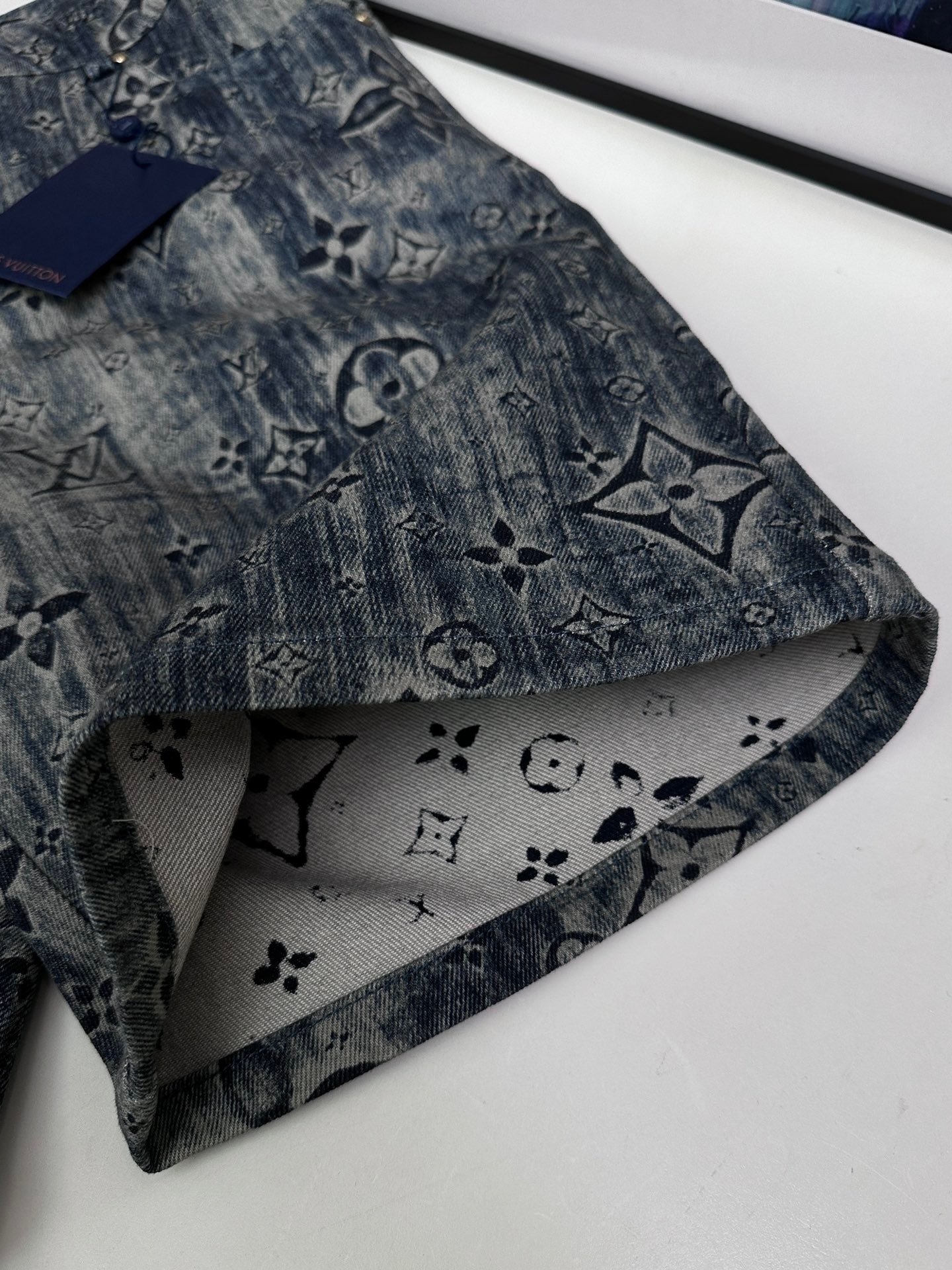 LV SHORTS - Image 7