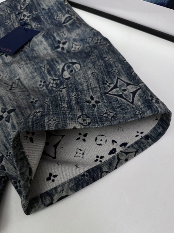 LV SHORTS - Image 8