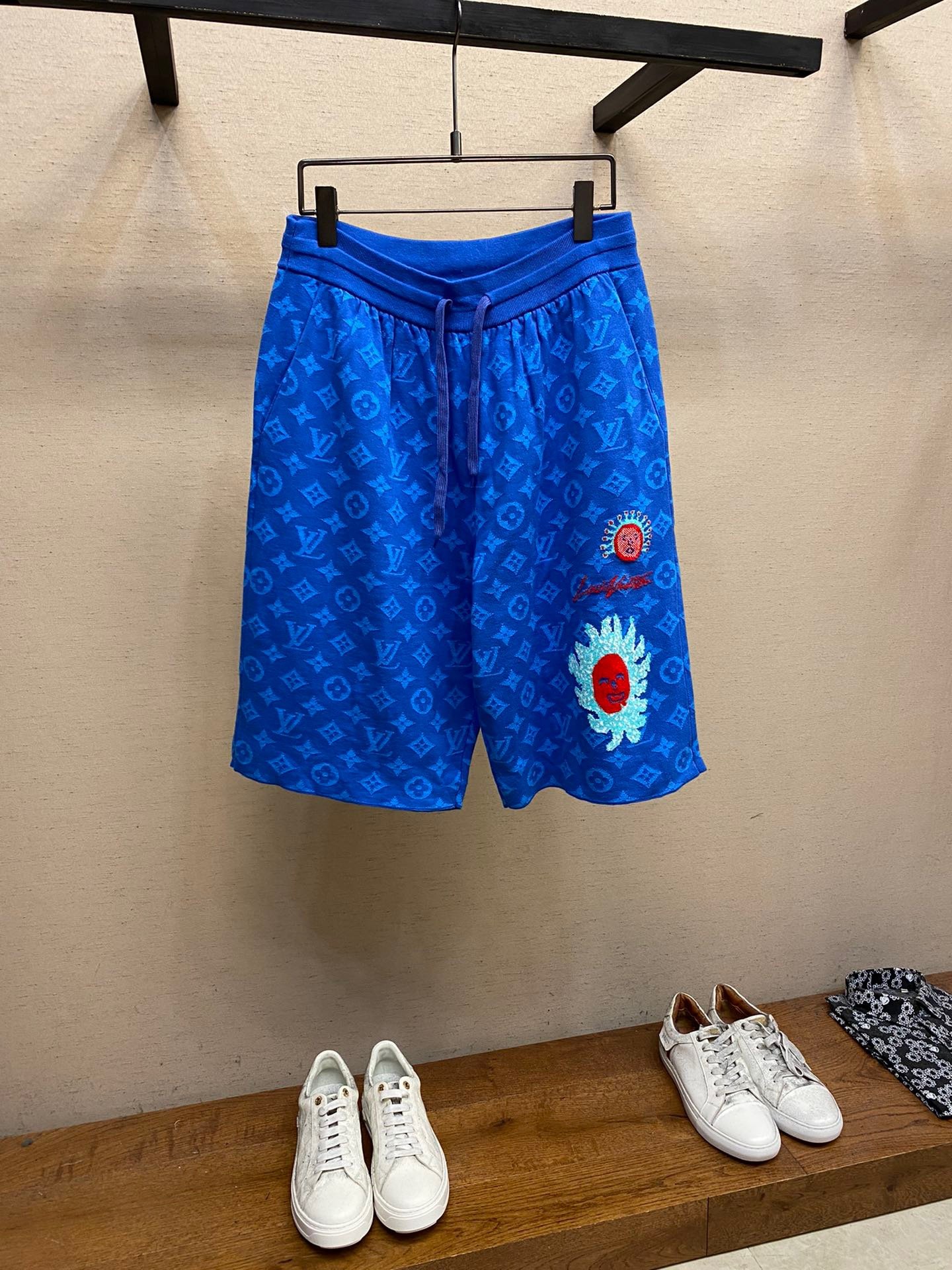 LV SHORTS - Image 2