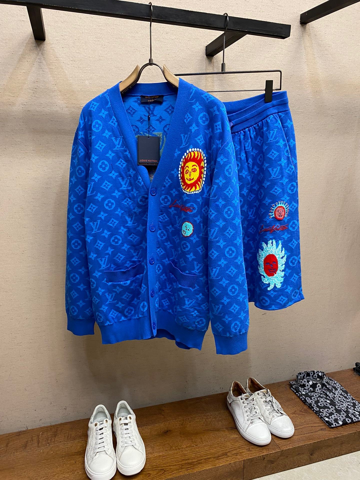 LV SHORTS - Image 3