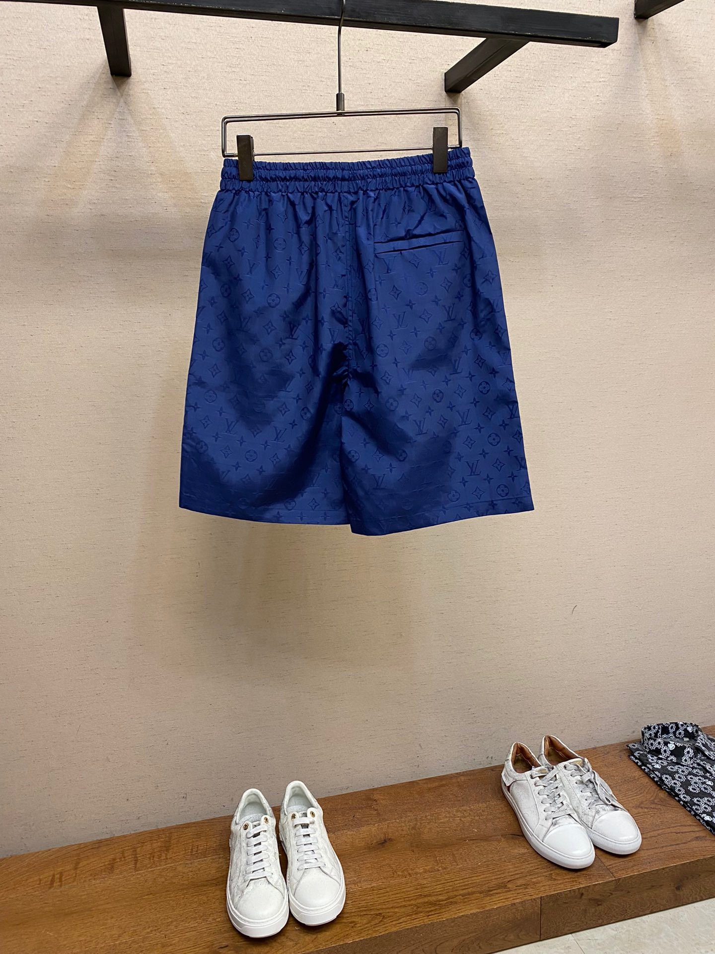 LV SHORTS - Image 3