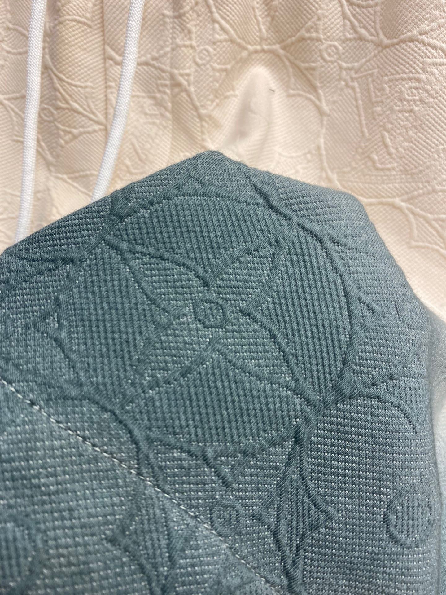 LV SHORTS - Image 7