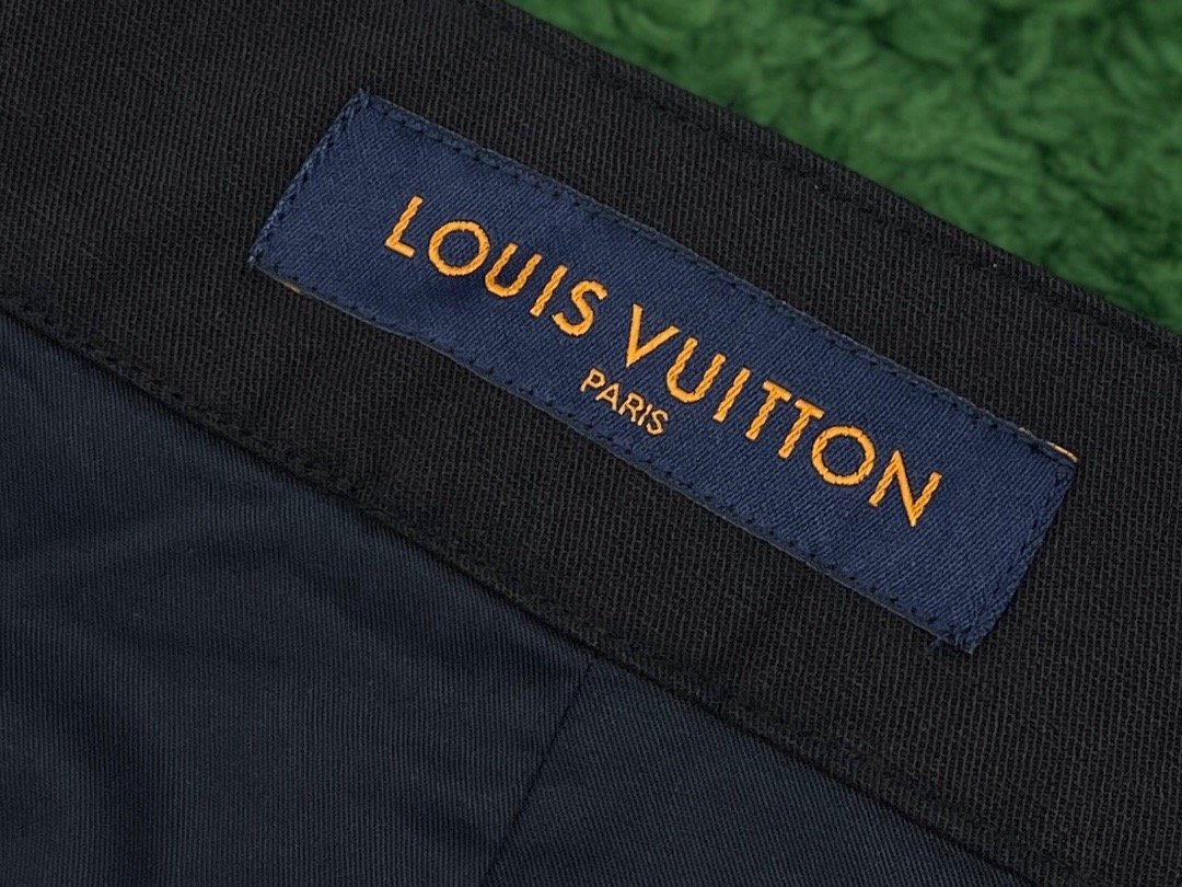 LV SHORTS - Image 7