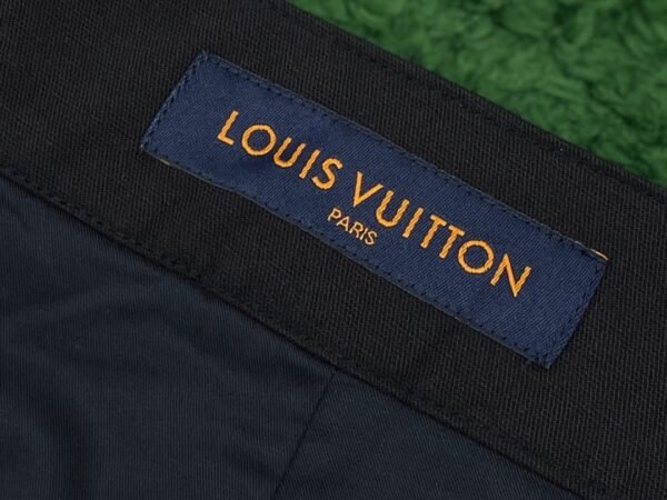 LV SHORTS - Image 8