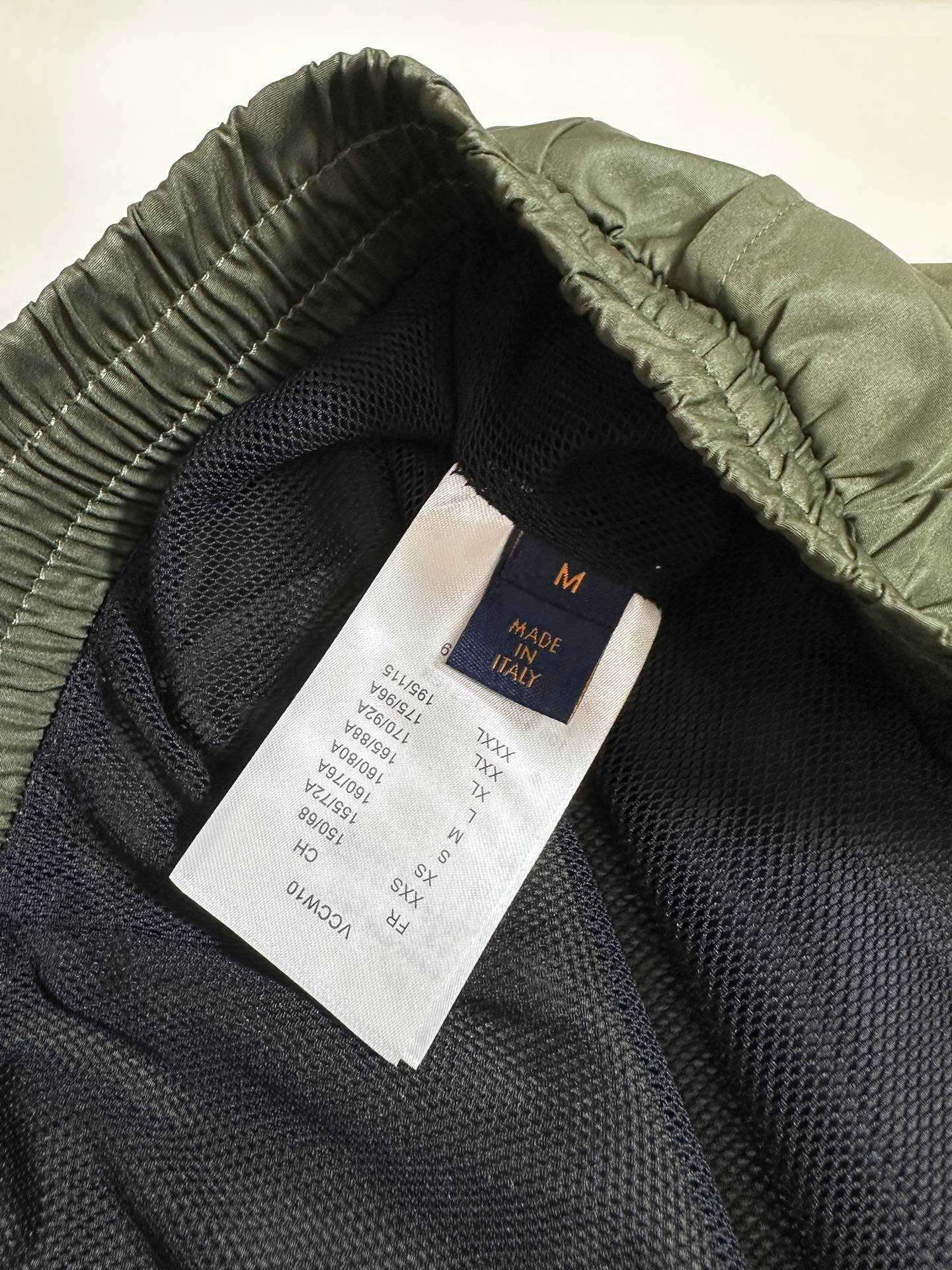 LV SHORTS - Image 5