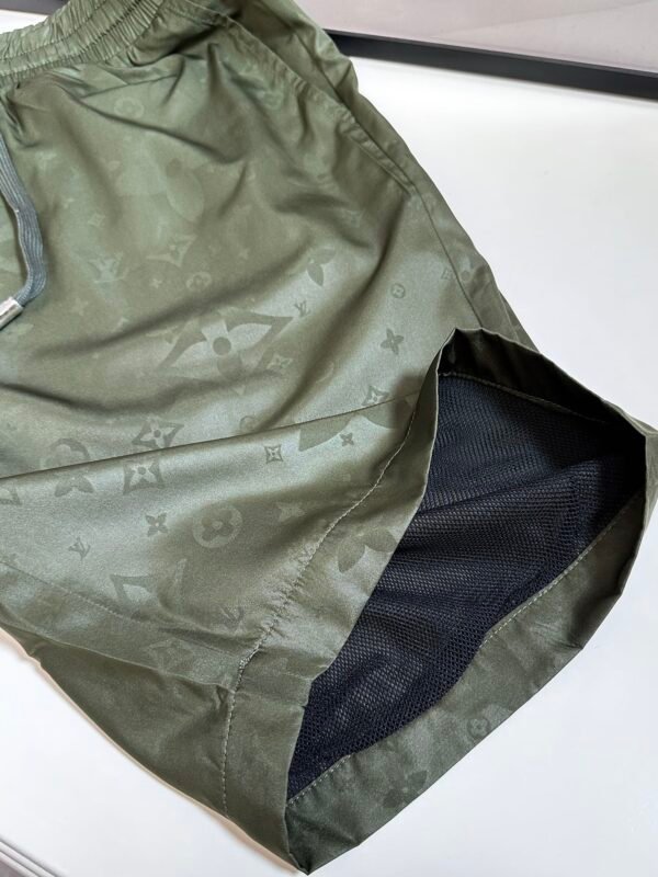 LV SHORTS - Image 8