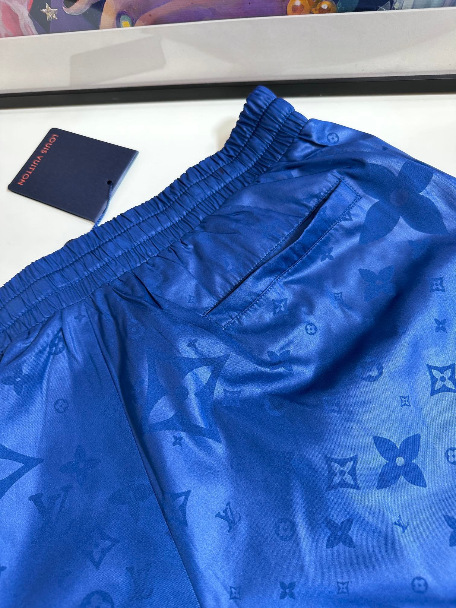 LV SHORTS - Image 7