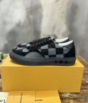 LV SNEAKER
