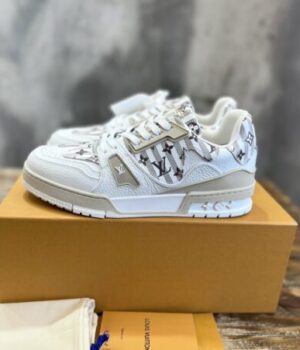 LV SNEAKER