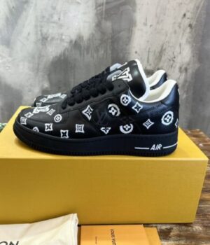 LV SNEAKER
