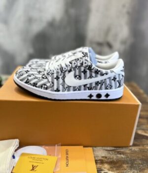 LV SNEAKER