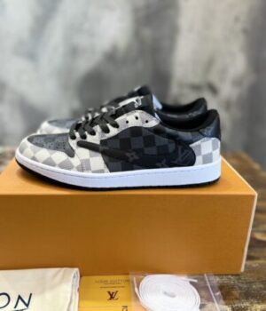 LV SNEAKER