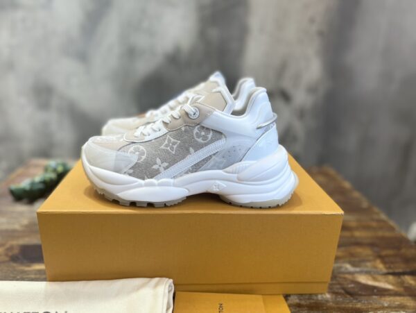 LV SNEAKER