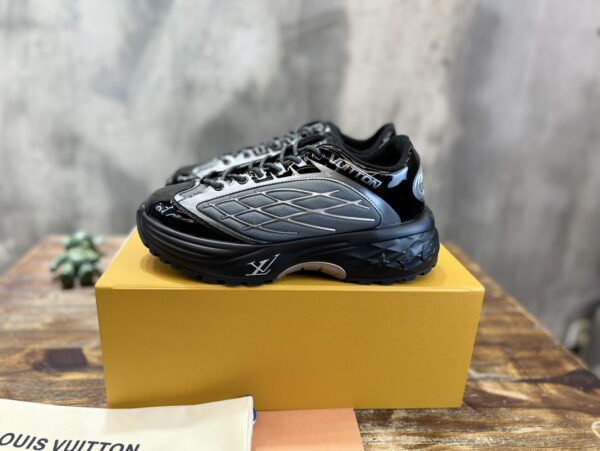 LV SNEAKER