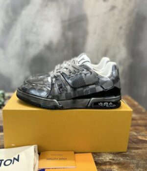 LV SNEAKER