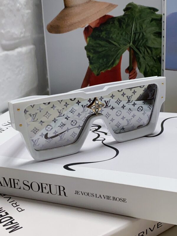 LV SUNGLASSES - Image 4